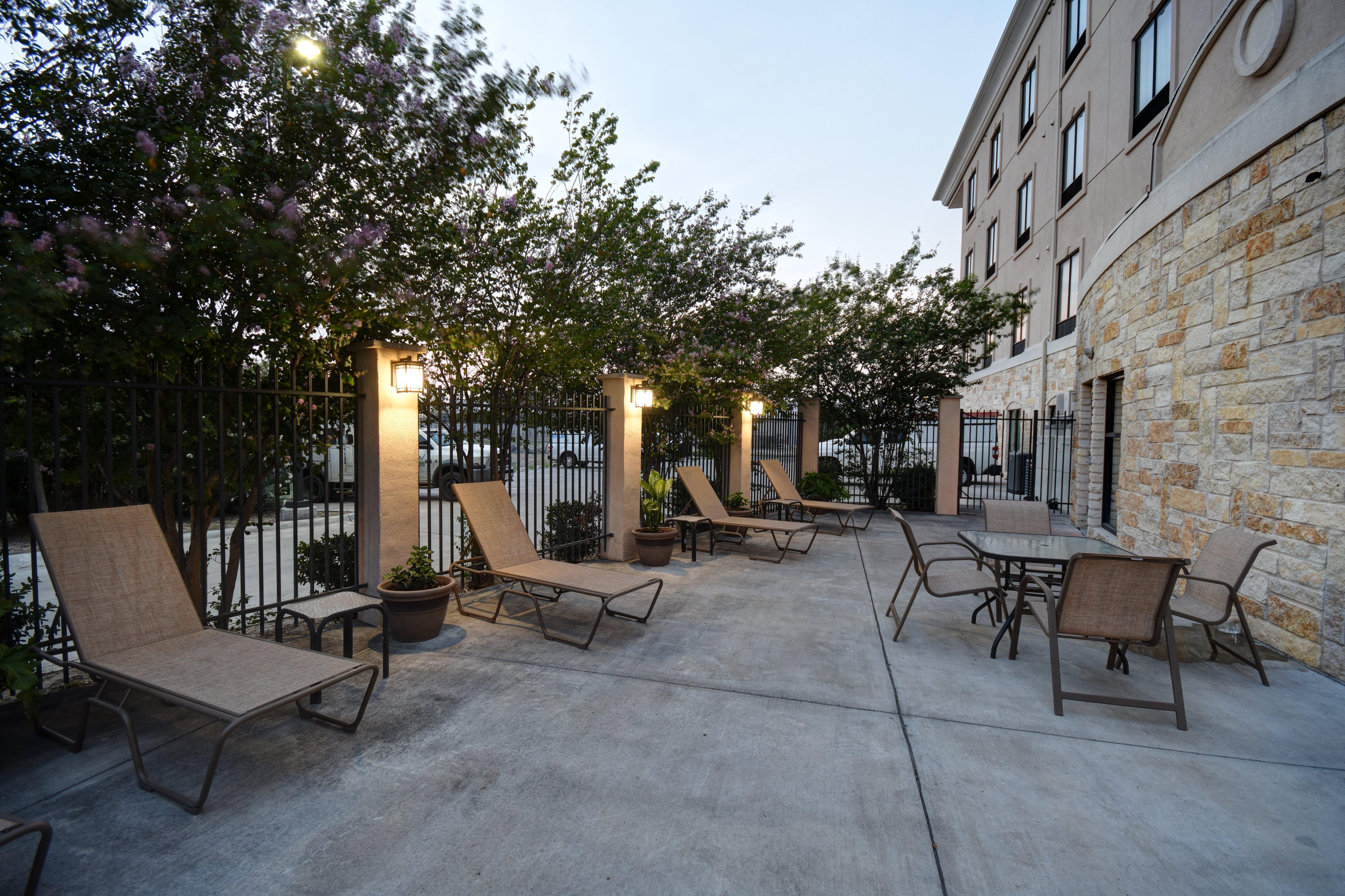 Holiday Inn Express & Suites Del Rio By Ihg Bagian luar foto