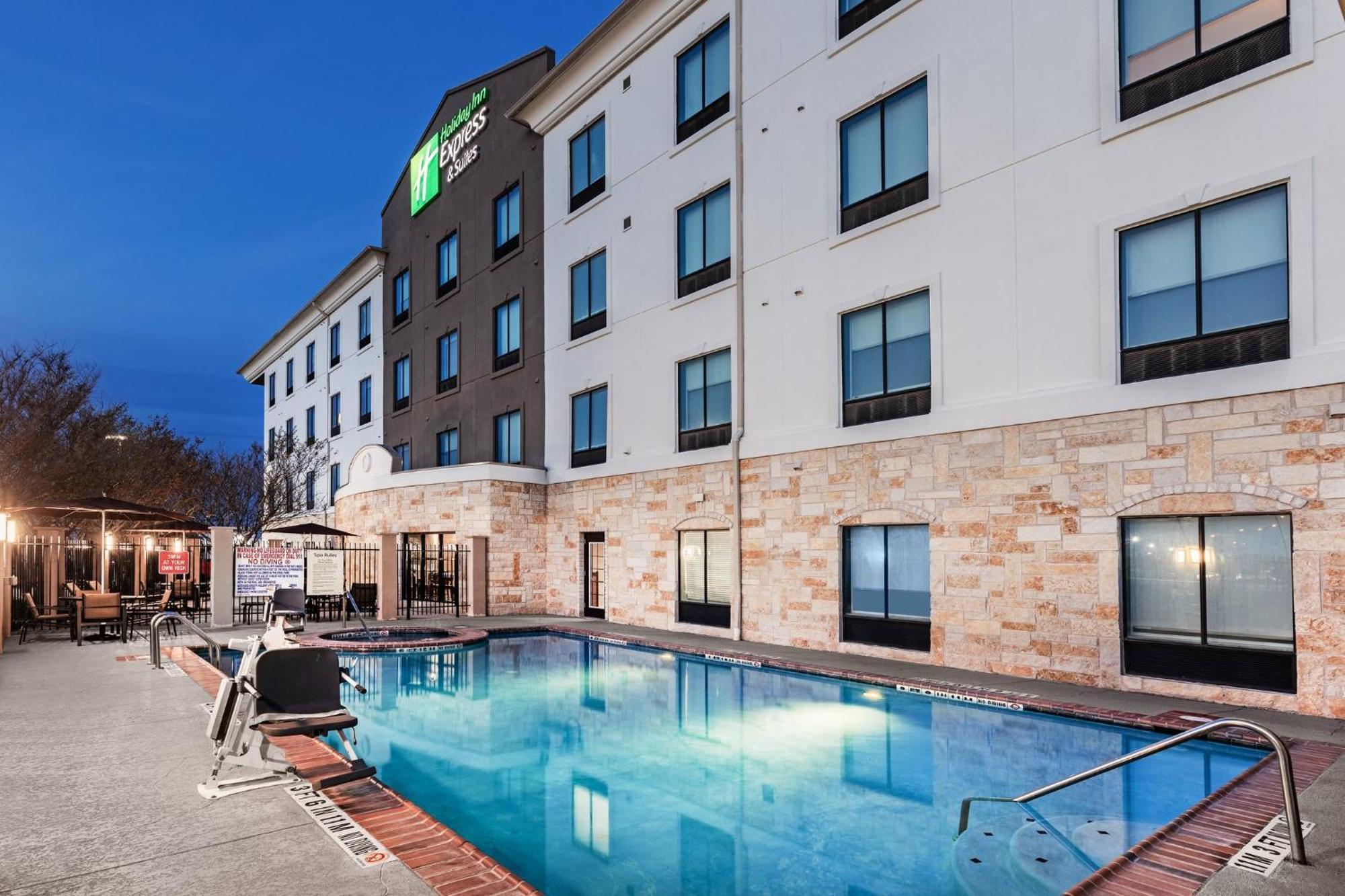 Holiday Inn Express & Suites Del Rio By Ihg Bagian luar foto