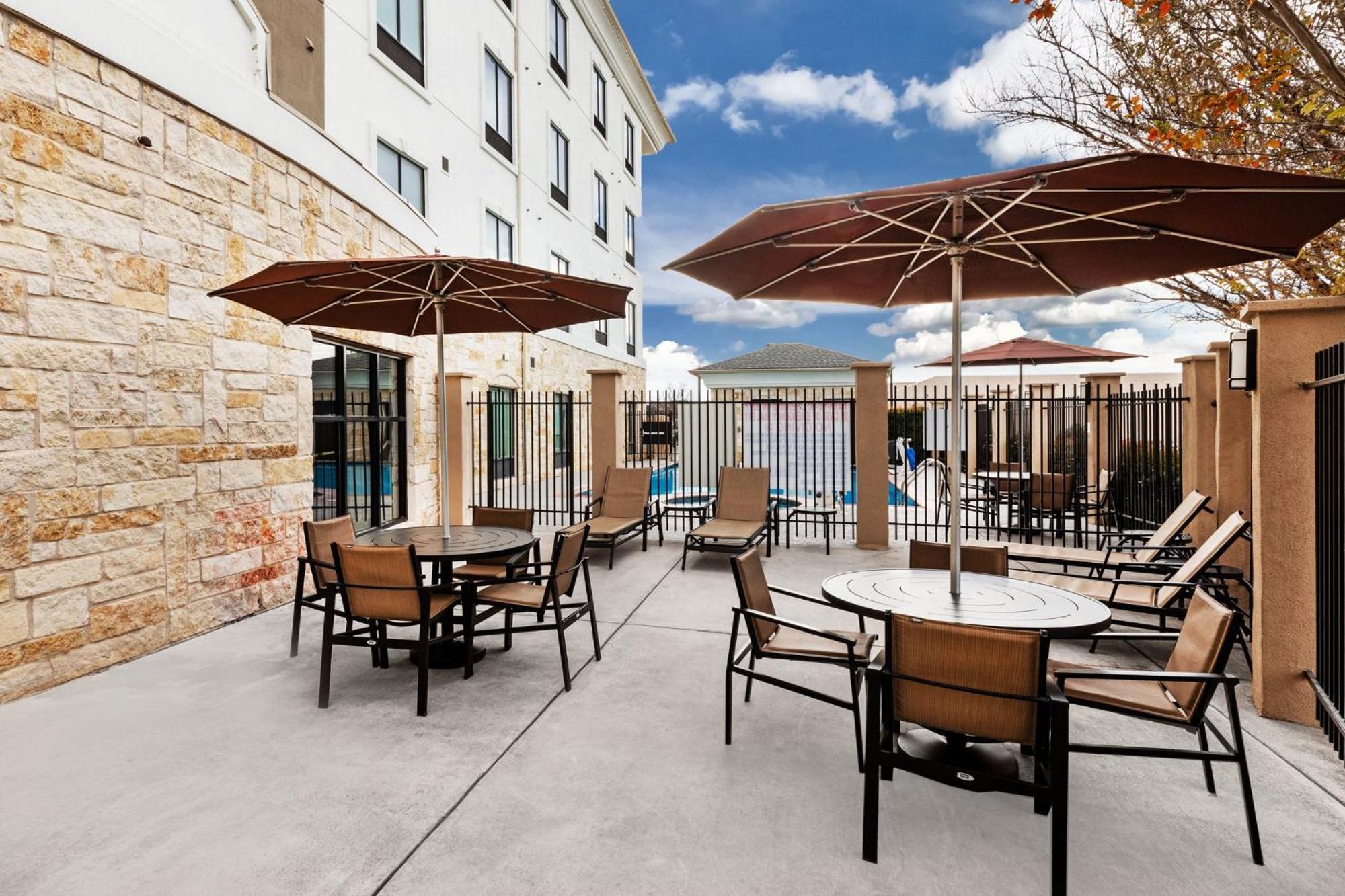 Holiday Inn Express & Suites Del Rio By Ihg Bagian luar foto