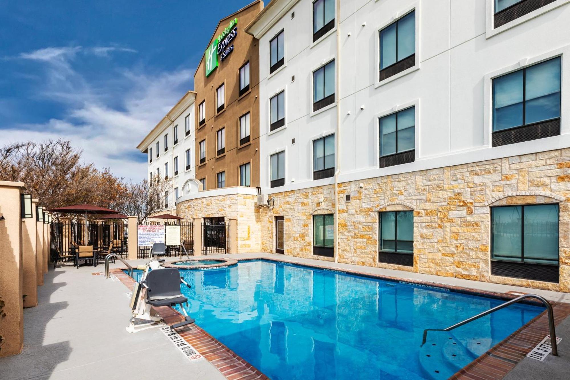 Holiday Inn Express & Suites Del Rio By Ihg Bagian luar foto