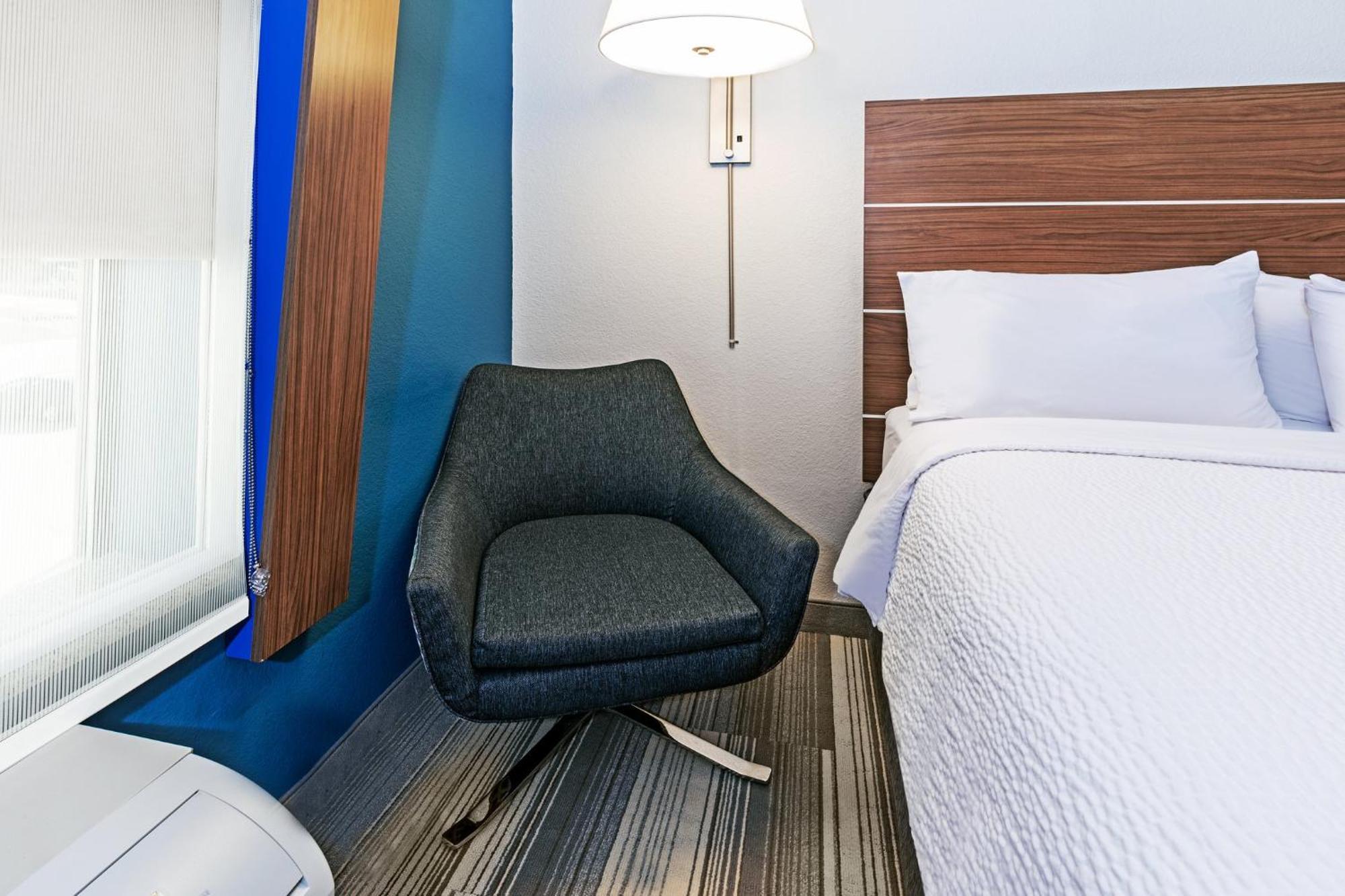Holiday Inn Express & Suites Del Rio By Ihg Bagian luar foto