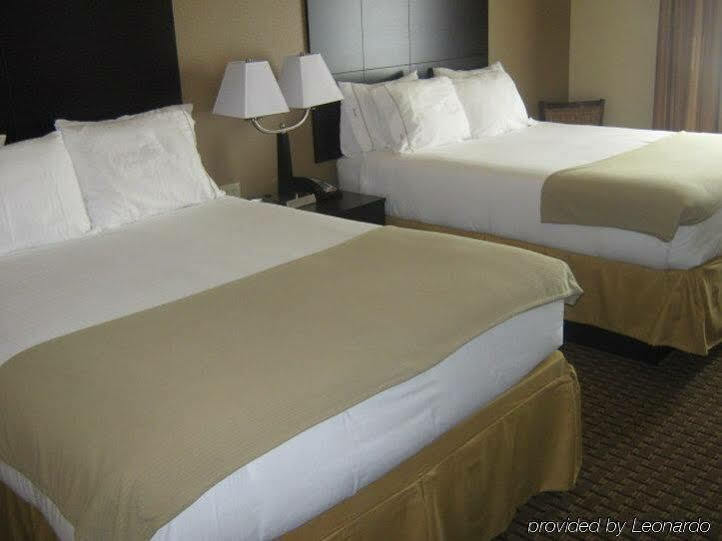 Holiday Inn Express & Suites Del Rio By Ihg Bagian luar foto